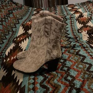 Size 9 alcalas cowhide booties!!